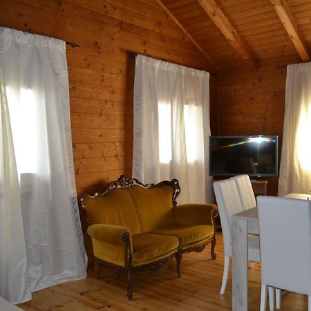 Chalet L Oasi Di Ambra 8 Posti Letto Con Uso Piscina Ardea Eksteriør bilde