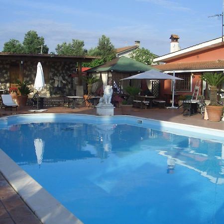 Chalet L Oasi Di Ambra 8 Posti Letto Con Uso Piscina Ardea Eksteriør bilde