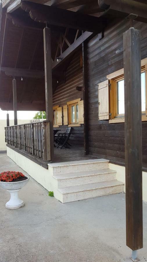 Chalet L Oasi Di Ambra 8 Posti Letto Con Uso Piscina Ardea Eksteriør bilde
