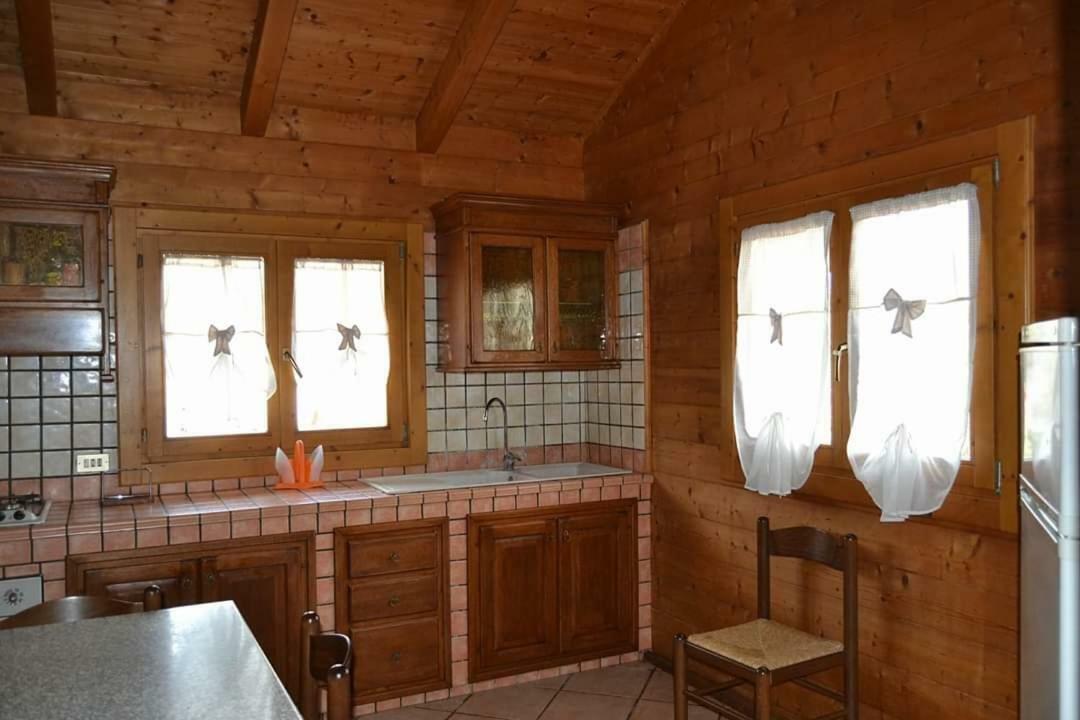 Chalet L Oasi Di Ambra 8 Posti Letto Con Uso Piscina Ardea Eksteriør bilde