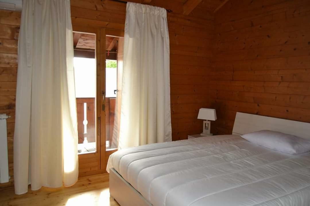 Chalet L Oasi Di Ambra 8 Posti Letto Con Uso Piscina Ardea Eksteriør bilde