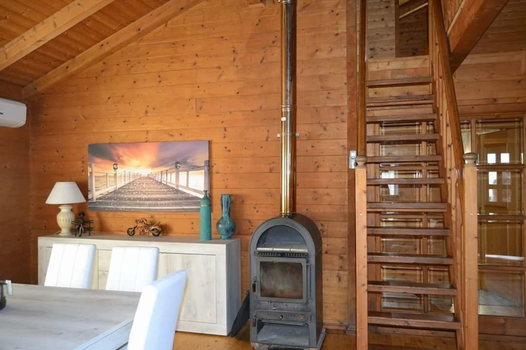 Chalet L Oasi Di Ambra 8 Posti Letto Con Uso Piscina Ardea Eksteriør bilde