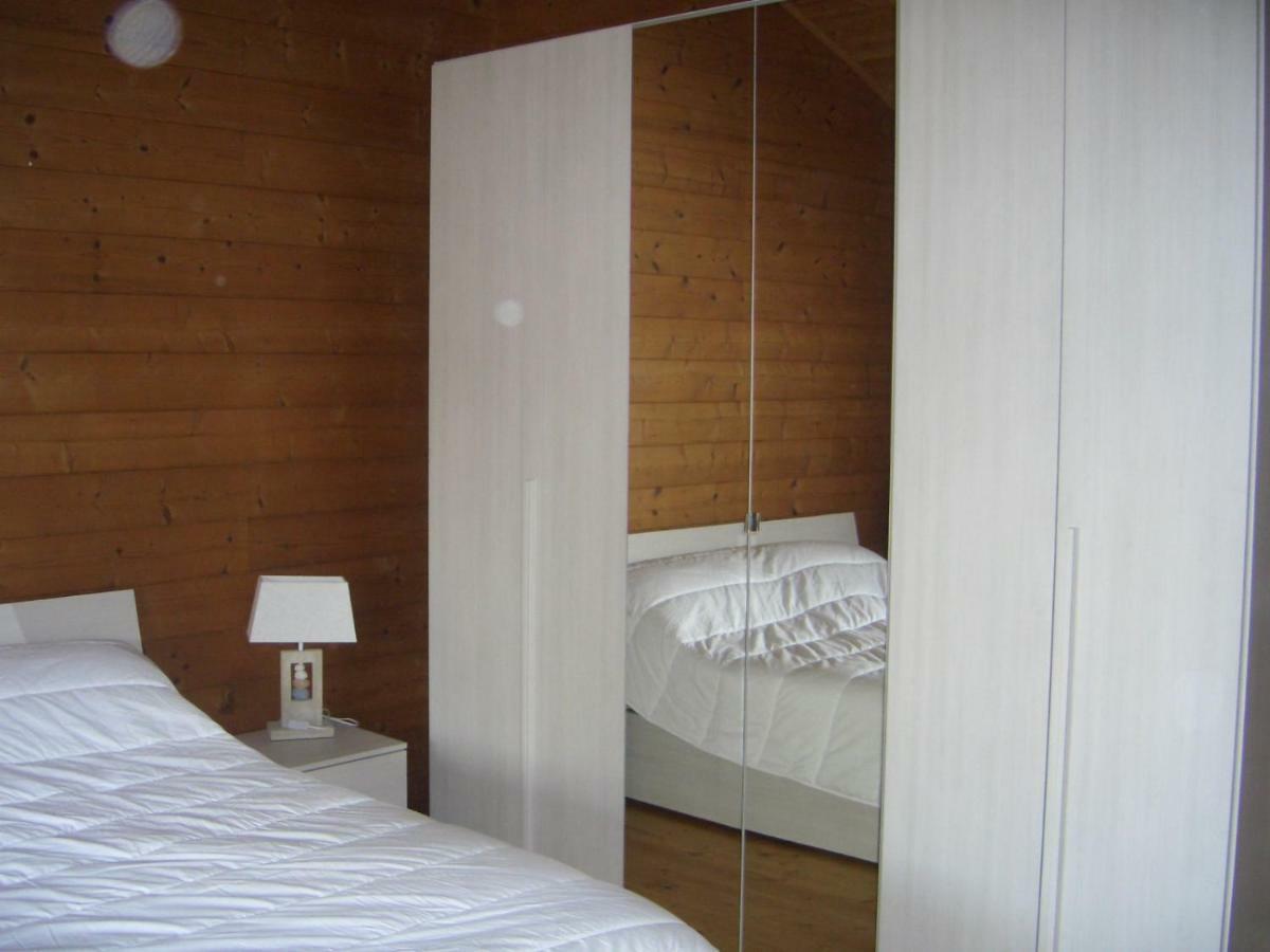 Chalet L Oasi Di Ambra 8 Posti Letto Con Uso Piscina Ardea Eksteriør bilde