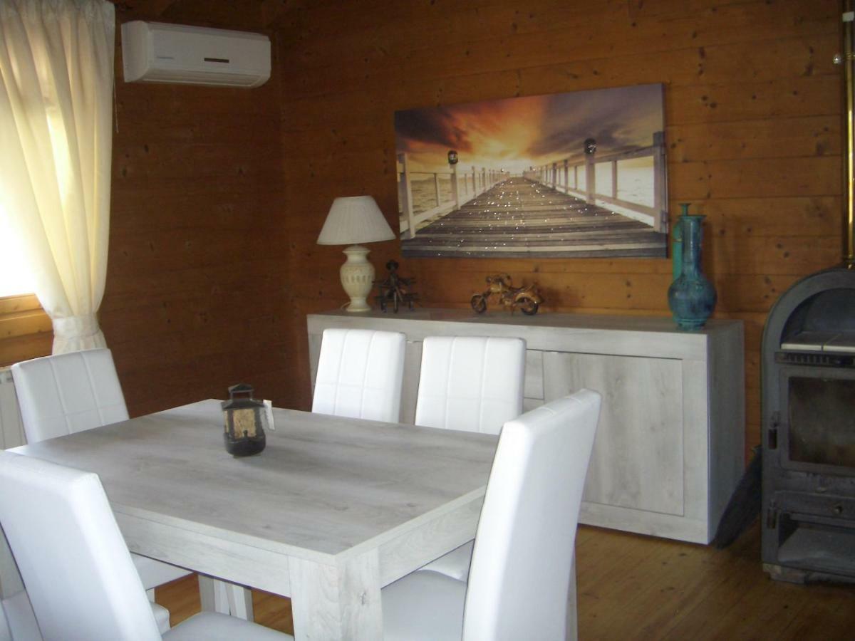 Chalet L Oasi Di Ambra 8 Posti Letto Con Uso Piscina Ardea Eksteriør bilde