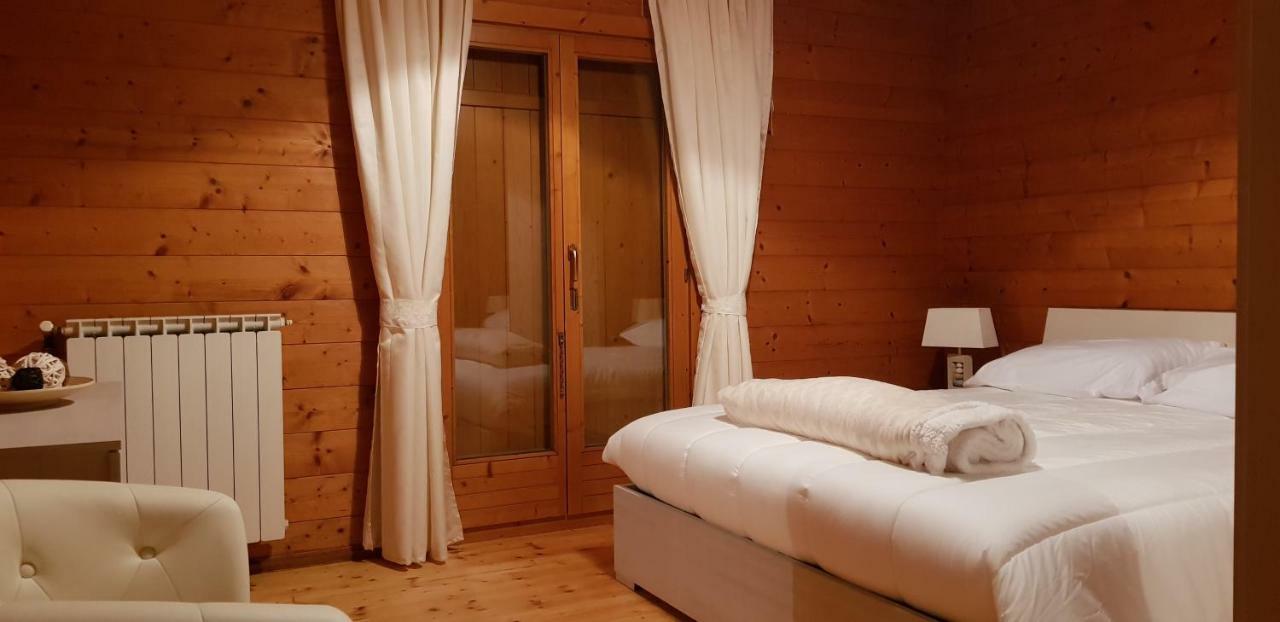 Chalet L Oasi Di Ambra 8 Posti Letto Con Uso Piscina Ardea Eksteriør bilde