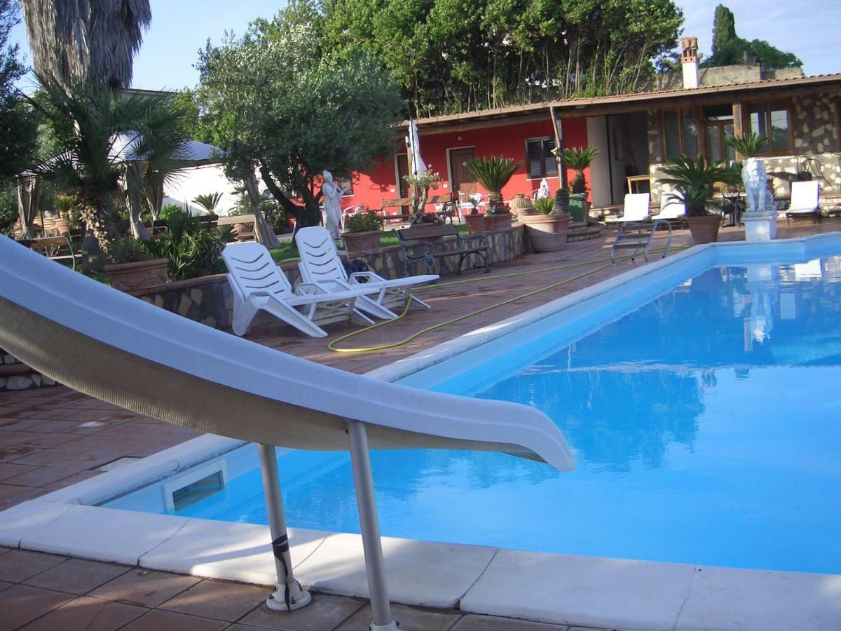 Chalet L Oasi Di Ambra 8 Posti Letto Con Uso Piscina Ardea Eksteriør bilde