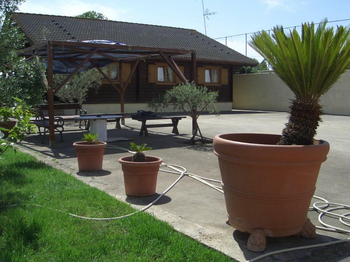 Chalet L Oasi Di Ambra 8 Posti Letto Con Uso Piscina Ardea Eksteriør bilde